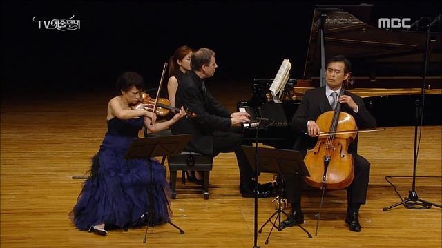 Kyung wha chung plays Schubert trio, Dvorak pieces(2014) смотреть онлайн