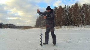 ПЕРВЫЕ ПОДЛЕЩИКИ. ЛЁД ТОЛЩЕ. РЫБА КРУПНЕЕ. Рыбалка на мотыля и безнасадки.