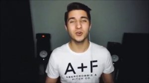 Красивый парень красиво поёт )))