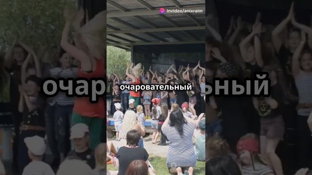 Маленький ребенок танцует - милота зашкаливает!