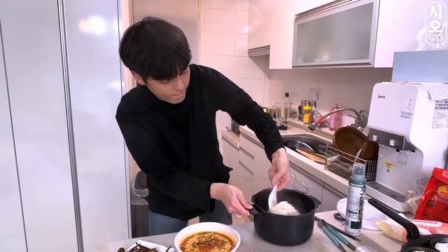 MUKBANG | 직접 만든 파김치 레시피 & 소세지, 간장 계란 밥 라면 먹방 | KIMCHI RECIPE KOREAN HOME FOOD