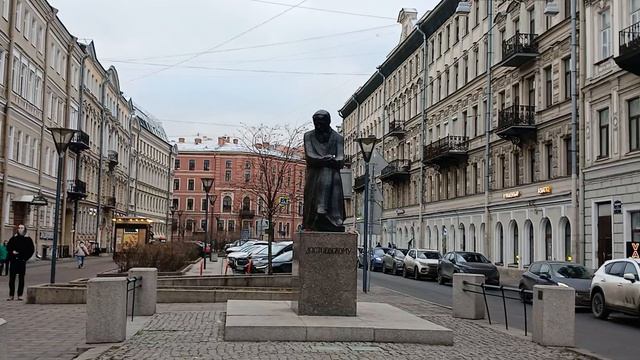 Санкт-Петербург. Владимирская площадь. Именно здесь установлен памятник Ф.М.Достоевскому