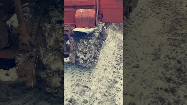 Трактор дт75 помогает в работе команды АрматаТур #армататур #военнаятехника #танки #катаниенатанке