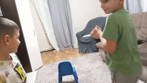 перепрыгивай разные препятствия