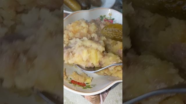 тушёная картошка с кислым огурцом 🥒