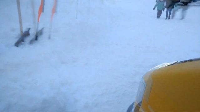 Т4 после 2 месяцев в снегу. Откапываем и заводим зимой Фольксваген Транспортер Т4 смотреть онлайн