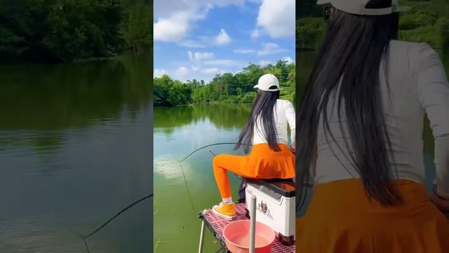 老闆為了保住魚不得不跳舞，美女花1000元在囂張老闆魚塘釣魚，費力釣上100斤重的鰱鳙！【女钓友微微】#钓鱼 #鲢鳙 #funny