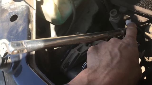 Как открутить отломанную свечу . смотреть онлайн