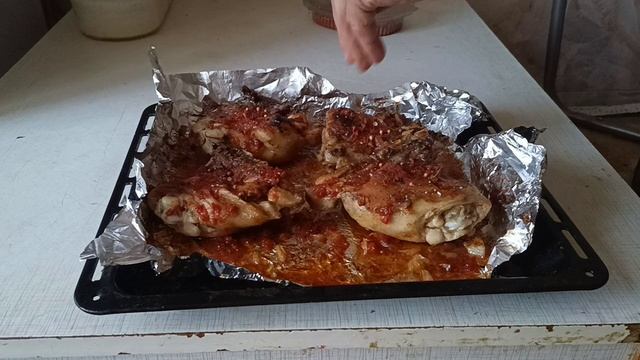 курица запечённая в духовке. смотреть онлайн