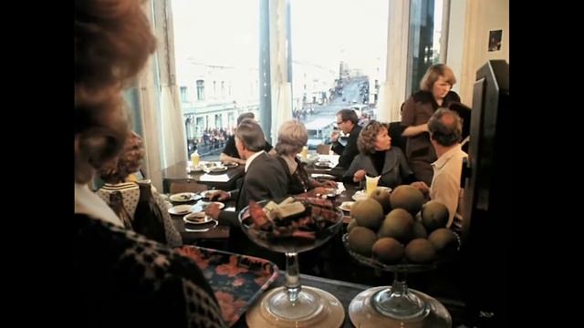 Я еще бесплатные путевки для его детей доставала