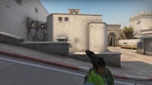 Пози играет  KS.GO