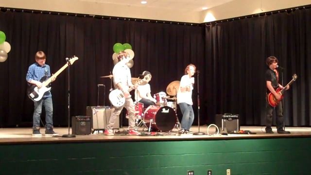 Na-na-na (by My Chem Romance), performed by My Homework Ate My Dog @ Inman Middle School Talent Sho смотреть онлайн