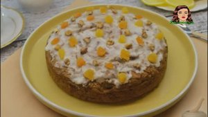 Постный пирог с сушёными фруктами, орехами и сахарной глазурью