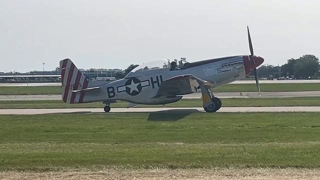 N151TF P-51D Mustang "Tempus Fugit" taxis past on Thursday, July 25, 2024 at AirVenture смотреть онлайн