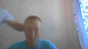 бьёт об стол под фонк