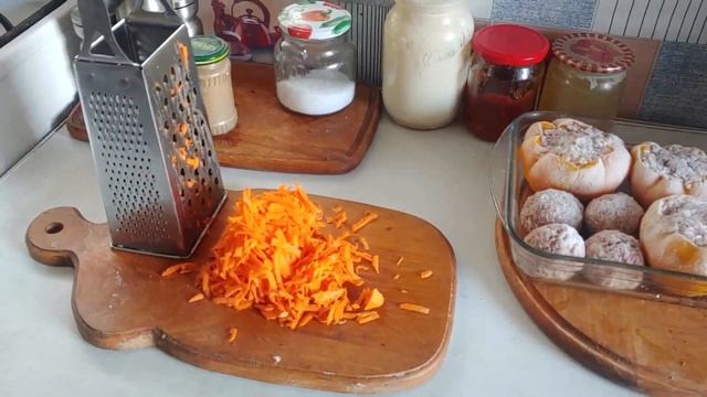 Фарширований перець  і м'ясні  " їжачки "  у густій  підливці  // СМАЧНА КУХНЯ.