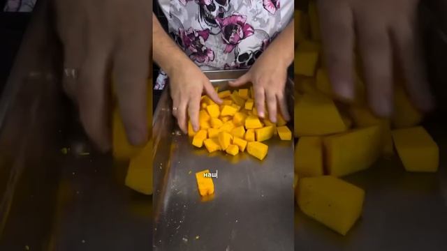 Маринованная тыква: соль, пять перцев, мускатный орех; нарезали, смешали в вакуумный пакет на 2 нед