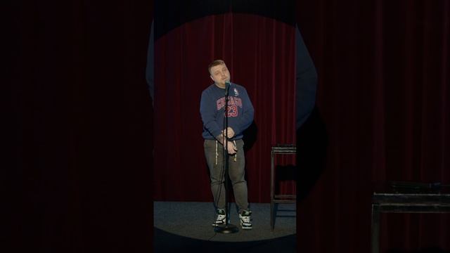 УДОВЛЕТВОРИЛ ФАНАТКУ