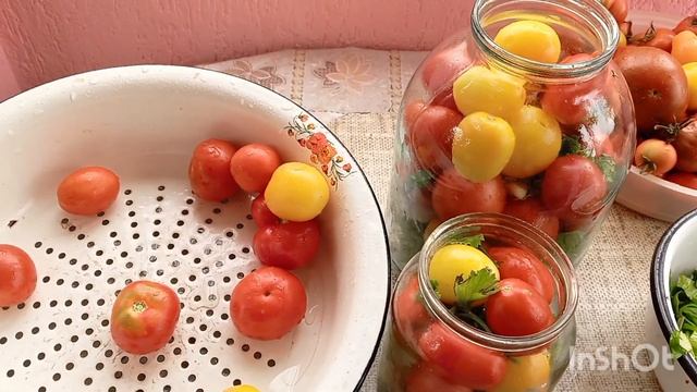Квашеные томаты чесночно-сельдерейные.Готовлю под шум дождя.🍑🍁🍁🍁