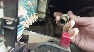 Как снять трос спедометра на Ford Transit