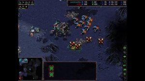 Этот протосс успевает делать всё. атаковать по земле, ривер-дропы, да еще и батоны делать