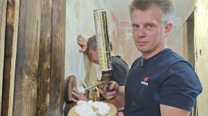 ПЕНОЙ НАКЛЕИЛ НА СТЕНУ СРЕЗЫ ДЕРЕВА !