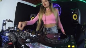 Xenia Diamond - Live @ Buenos Aires studio Techno DJ Mix