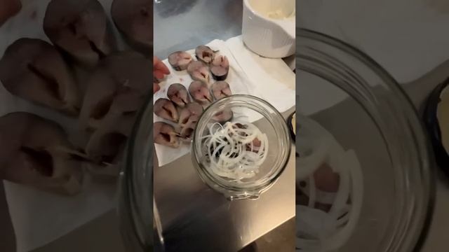 Скумбрия слабосоленая, маринованная.