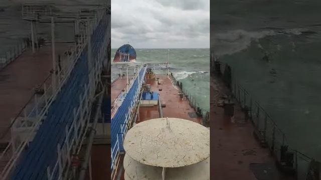 Два танкера Волгонефт 212 и Волгонефт 239 потънаха в Черно море заради буря с 29 души на борда, съоб