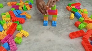 Строим робота из лего блоков! ЛЕГО КОНСТРУКТОР  - Разнообразие кубиков лего! Играем вместе с детками