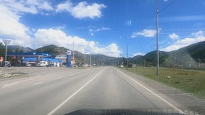 Дорога через село Акташ, Улаганский район, Республика Алтай