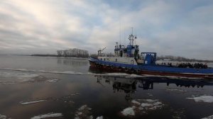 Как переправляются люди на острова в Архангельске на буксире | Переправа через реку