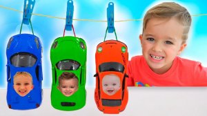 Влад и Ники. РАСКРАСКА ИГРУШЕЧНЫХ МАШИН и игра в МУЗЕЕ! Видео для детей.
