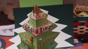 Елка с тесьмой и цветами