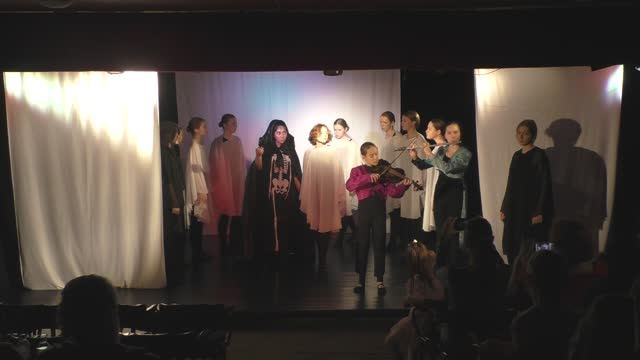 спектакль "Театр теней Офелии" на сцене театра Остров