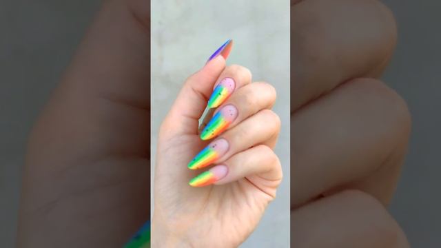 Ongles arc-en-ciel 🌈😍 #ongles #ytshort #nailsinspiration #indigonails #nailart #summer2023 #nails смотреть онлайн