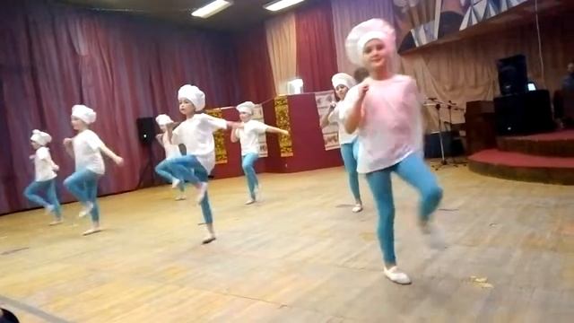 Моя лучшая подруга танцует смотреть онлайн