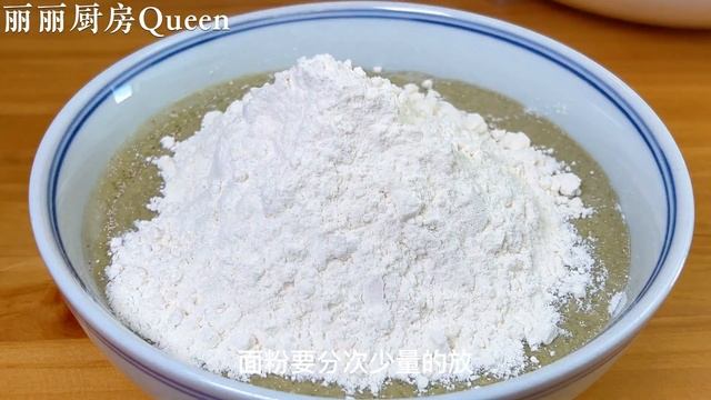 绿豆不要煮粥喝了，加2个鸡蛋，松软香甜，吃了30年都没吃够，香  ， A recipe of  ， Mung bean cake