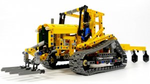 Собираем огромный гусеничный трактор из лего техник - конструктор LEGO Technic 42006