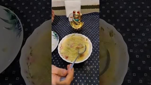 Очень быстрый ленивый суп из полуфабрикатов с колбасой