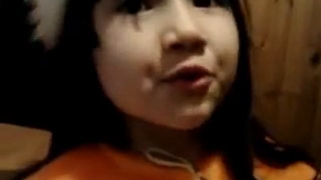 Маленькая девочка спела песенку :DD смотреть онлайн