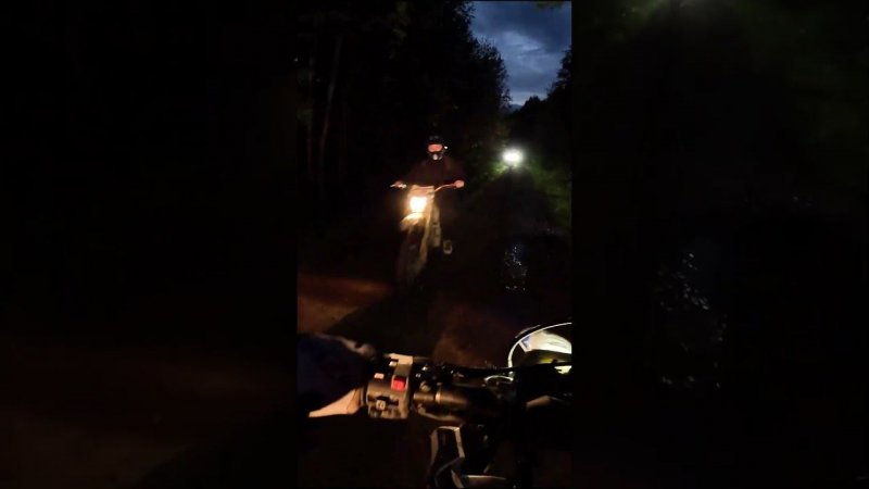 Едешь себе ночью по лесу, а тут #эндуро #мотокросс #мото #enduro #мотоцикл #мотоциклы