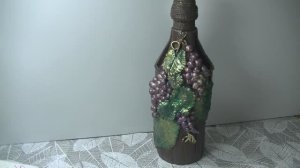 Декор пластиковой бутылки виноградной лозой .