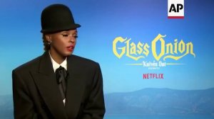 По същия начин Janelle Monáe призна, че има клонинги...по време на интервю за AP & NME