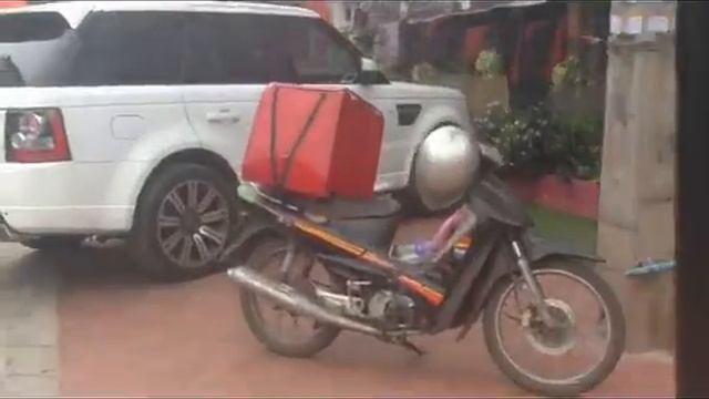 Sunday Walk to Bread Shop in Phnom Penh, Cambodia смотреть онлайн