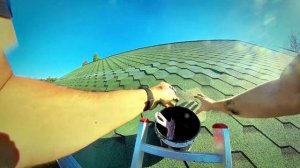 ВЕТЕР СОРВАЛ ГИБКУЮ ЧЕРЕПИЦУ ! СТРОИТЕЛИ НЕПРАВИЛЬНО БИЛИ ГВОЗДИ ! ПОКАЗЫВАЮ РЕМОНТ !