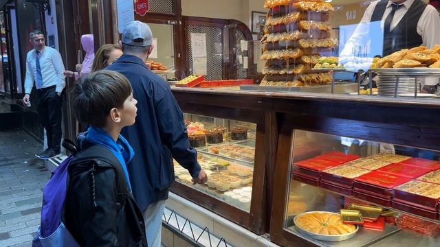 Как поливают мебруме сладким сиропом в Турции смотреть онлайн