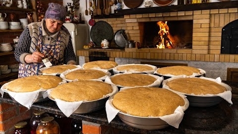 Выпечка Хлеба на Закваске в Дровяной Печи 
🔥🍞✨