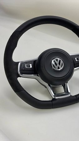 Перетянули руль Volkswagen Polo с использованием алькантары и натуральной кожи