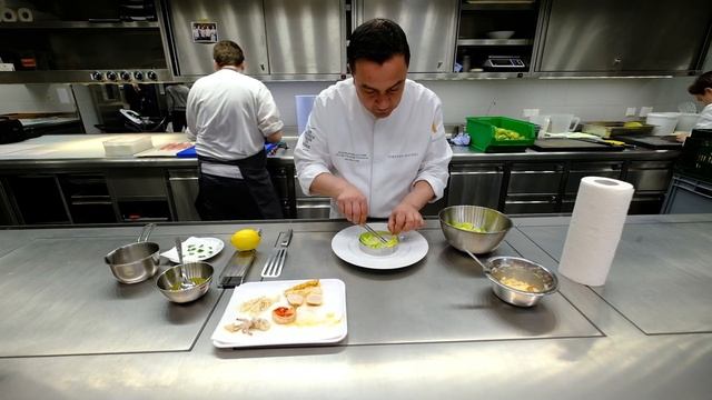 DELICIOUS 3 Michelin Star SEAFOOD SALAD at Schwarzwaldstube by Chef Torsten Michel (Germany) смотреть онлайн